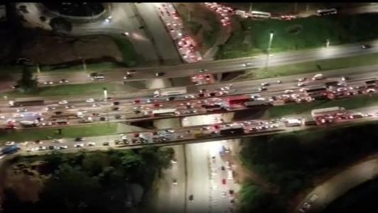 Anel Rodoviário tem trânsito lento do Trevo do Belvedere até o Califórnia