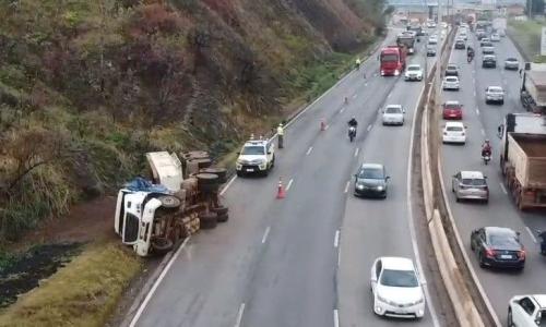 A previsão é que os trechos problemáticos do Anel Rodoviário (nas interseções com as avenidas Amazonas, Ivai e Pedro II) sejam licitados em janeiro. A priorização de obras nos três segmentos foi resultado de um acordo entre o DER/MG e o DNIT.