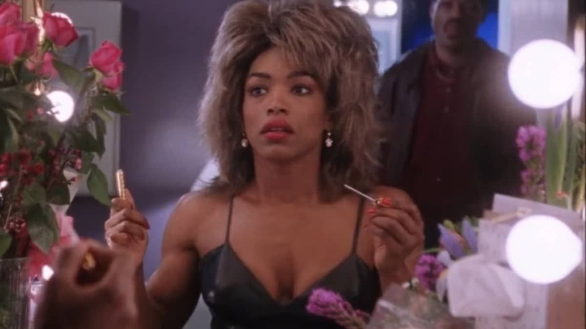 Tina Turner é homenageada por Angela Bassett, atriz que a interpretou em biografia