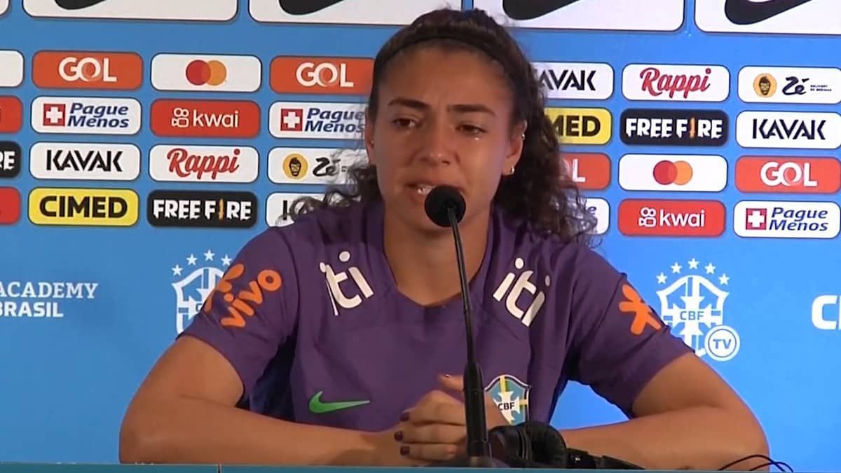 Angelina chora ao falar sobre corte de Nycole para a Copa Feminina: 'Vou jogar por ela'