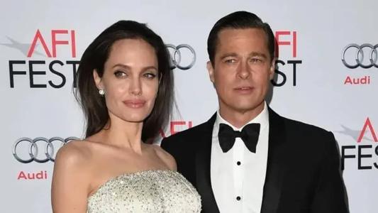 Angelina pediu o divórcio do astro de Hollywood em 2016, cinco dias após um jantar e uma viagem