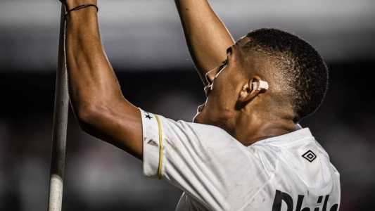 Ângelo marcou seu primeiro gol na Vila Belmiro