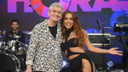 Anitta foi homenageada por Serginho Groisman no programa 'Altas Horas' deste sábado (2)