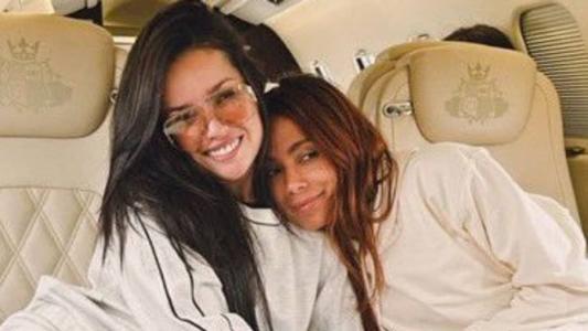Anitta nega rumores de affair com Juliette