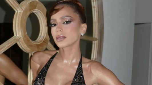 Anitta pronta para o tapete vermelho do baile Clive Davis, que precede a cerimônia do Grammy