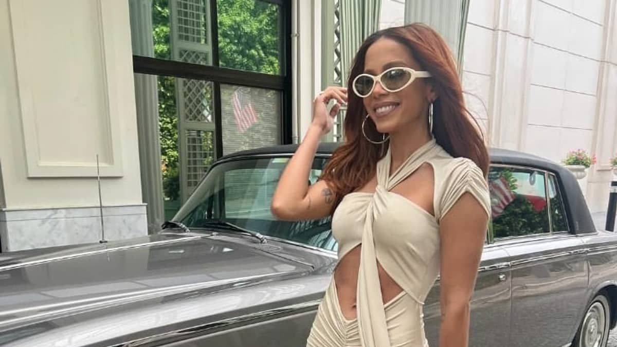 É hoje: Anitta canta em show de abertura na final da Champions League 