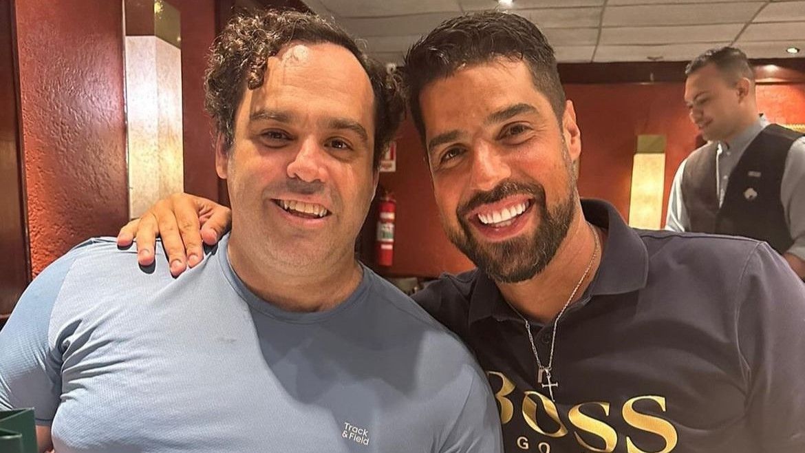 Em meio a jogo do Corinthians, ex-técnico se reúne com agente e ganha rolex