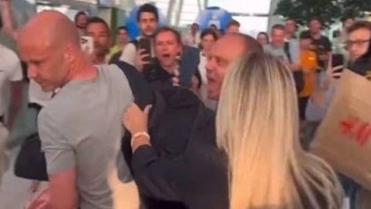 Anthony Taylor foi agredido com socos e chutes no aeroporto de Budapeste