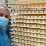 Mineiro faz 3 mil pães de queijo para  festival em Paris: 'não queríamos pipoca com Coca-Cola'