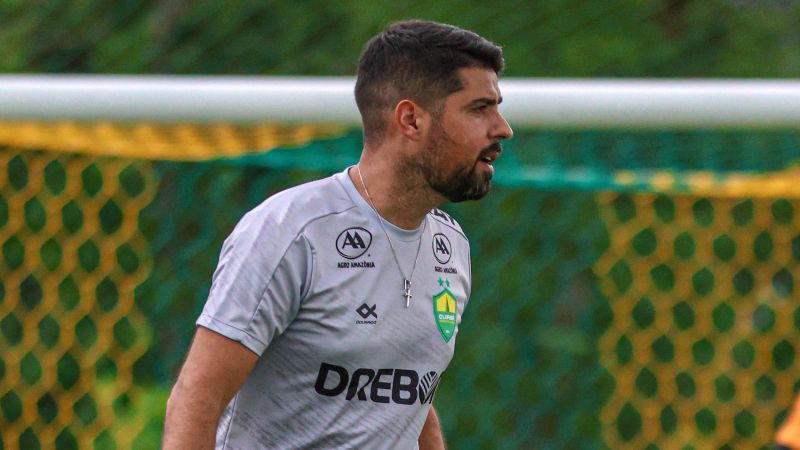 Corinthians se acerta com António Oliveira e terá de pagar multa milionária ao Cuiabá