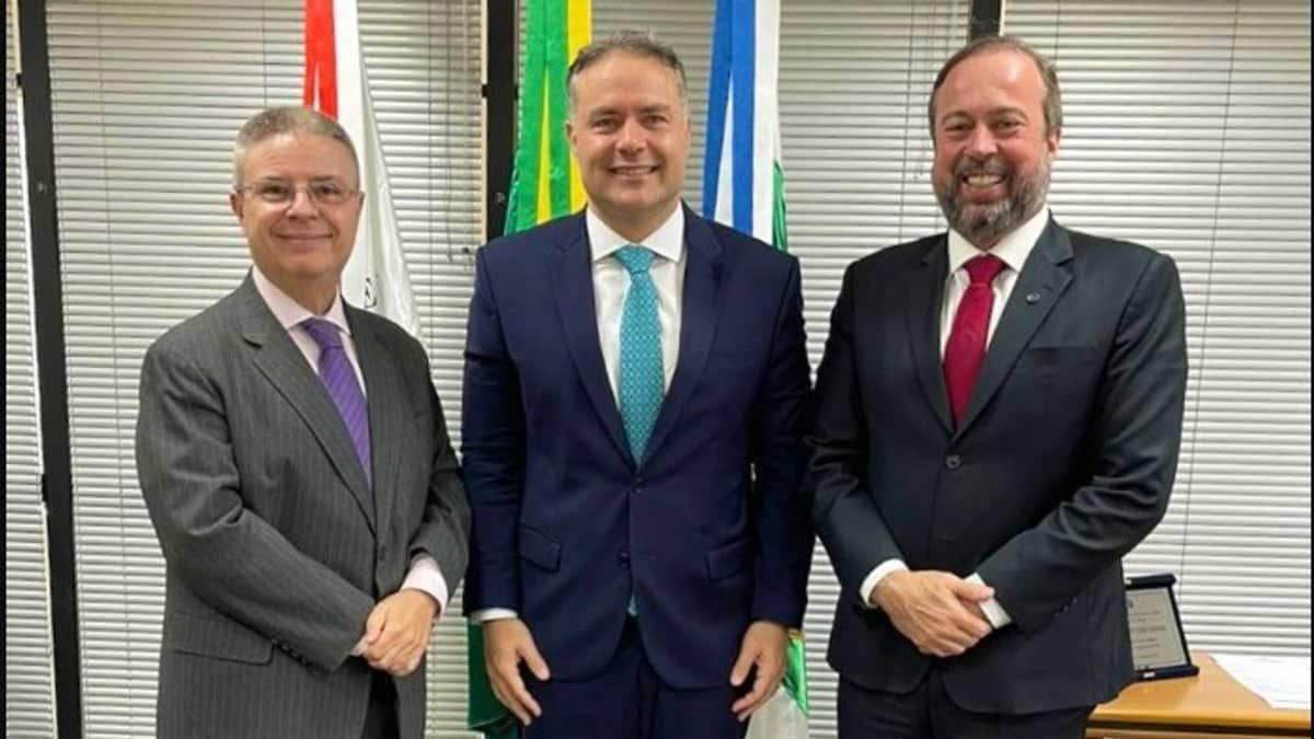 Com Anastasia e Silveira, ministro comemora aval do TCU para concessão da BR-381
