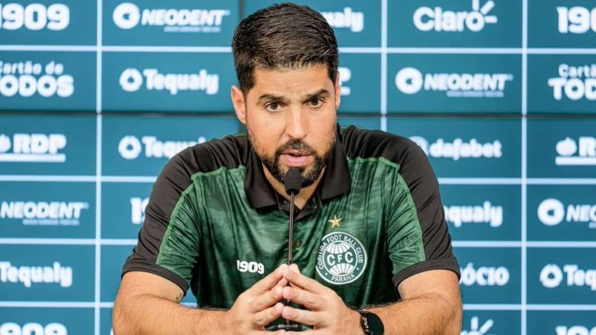 Coritiba demite António Oliveira após primeira rodada do Brasileiro