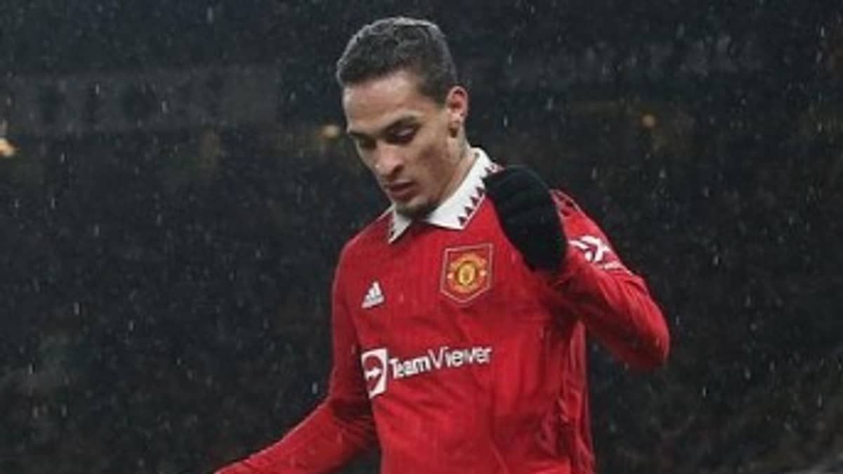 Mesmo de volta à Inglaterra, Antony continuará afastado do United, diz jornal