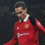 Mesmo de volta à Inglaterra, Antony continuará afastado do United, diz jornal