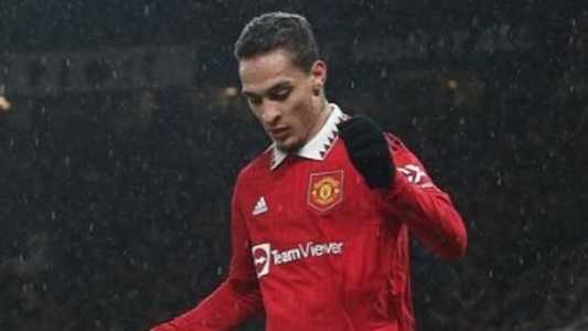 Antony continua afastado do United