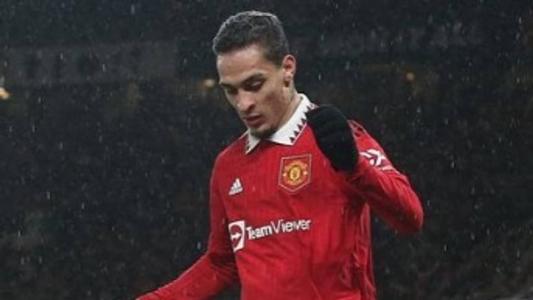 Antony continua afastado do United
