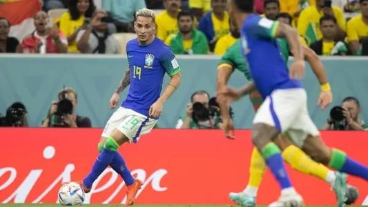Antony em ação pela Seleção Brasileira na Copa do Mundo do Catar, em 2022