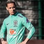 Antony nega acusações de agressões após divulgação de prints e fotos