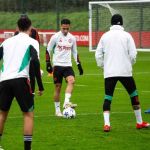 Antony retorna aos treinos do United e pode ser opção na Champions League