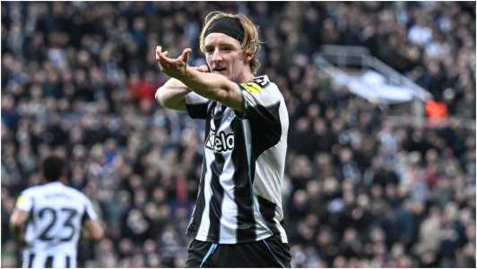 Antony Gordon, autor de um dos gols da vitória do Newcastle