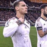 Antony homenageia Pelé em jogo do Manchester United: 'descanse em paz'