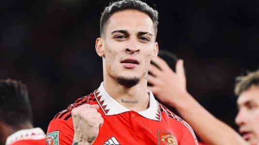 Antony marcou um golaço pelo United nesta terça-feira (10)
