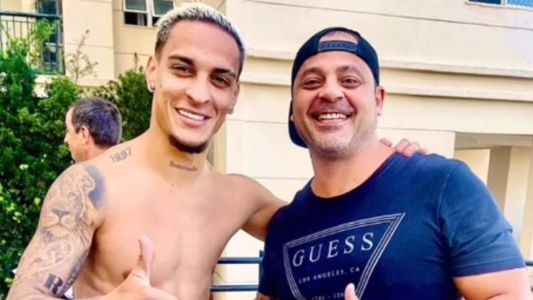 Antony tirou fotos com fãs no Brasil