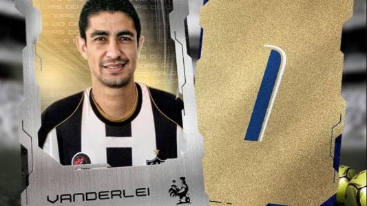 Anúncio contou com referência a Fábio, goleiro do Cruzeiro em 2007, com as costas da camisa em destaque e bolas ao fundo