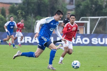 Ao bater o Internacional, Cruzeiro venceu a terceira partida seguida no Brasileirão Sub-20