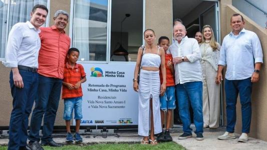 Ao lado de ministros, Lula entregou casas do programa Minha Casa, Minha Vida