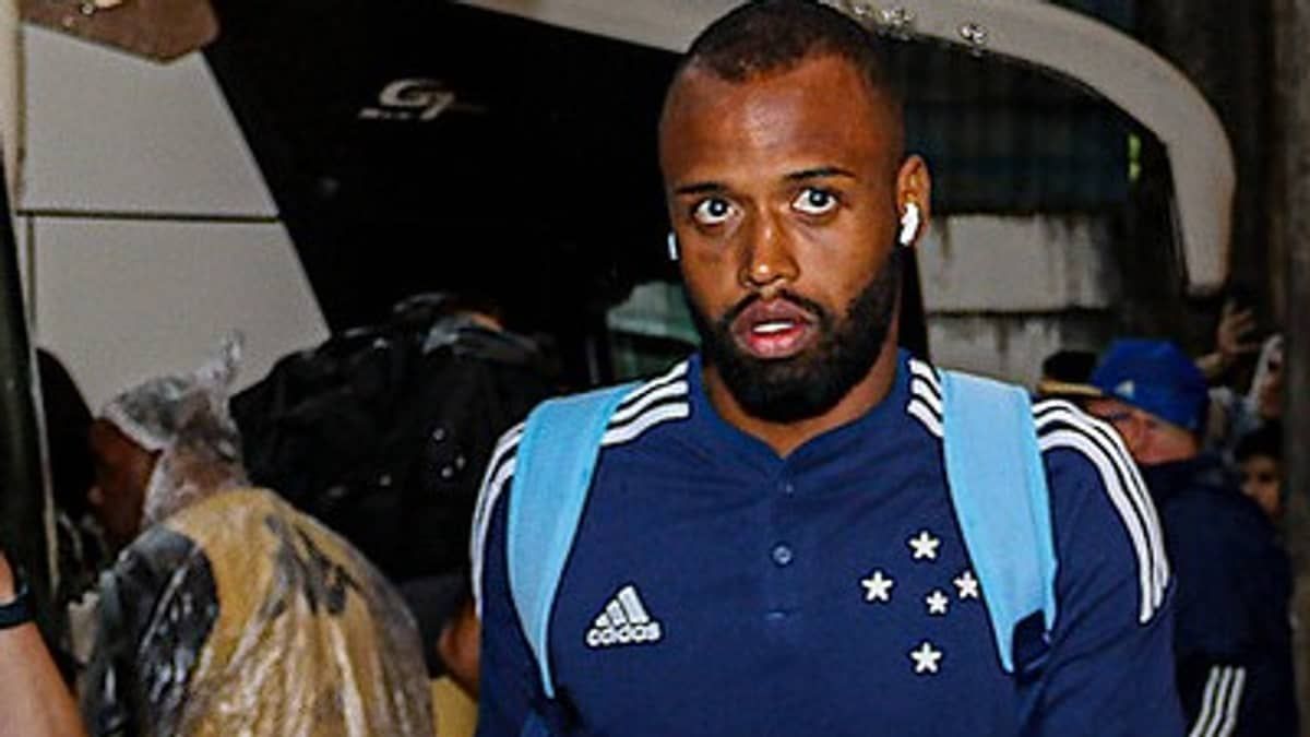 Zagueiro do Cruzeiro, Reynaldo celebra vitória contra a Caldense: 'colocamos nosso ritmo'