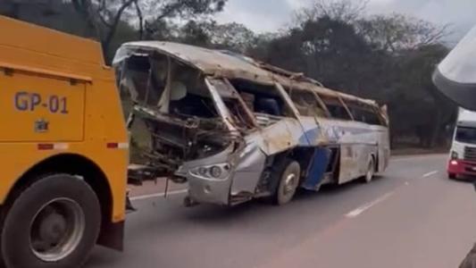 Ao menos sete pessoas morreram no acidente na BR-381