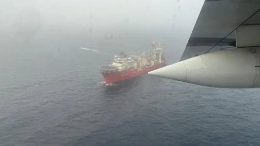 Ao mneos quatro navios americanos e outros canadenses atuam nas buscas
