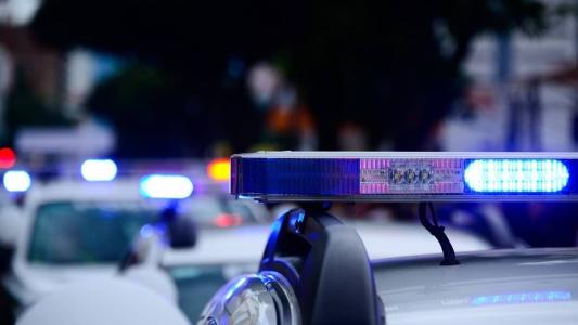 Ao perceber um forte cheiro de alvejante e a presença de moscas, ela resolveu chamar a polícia