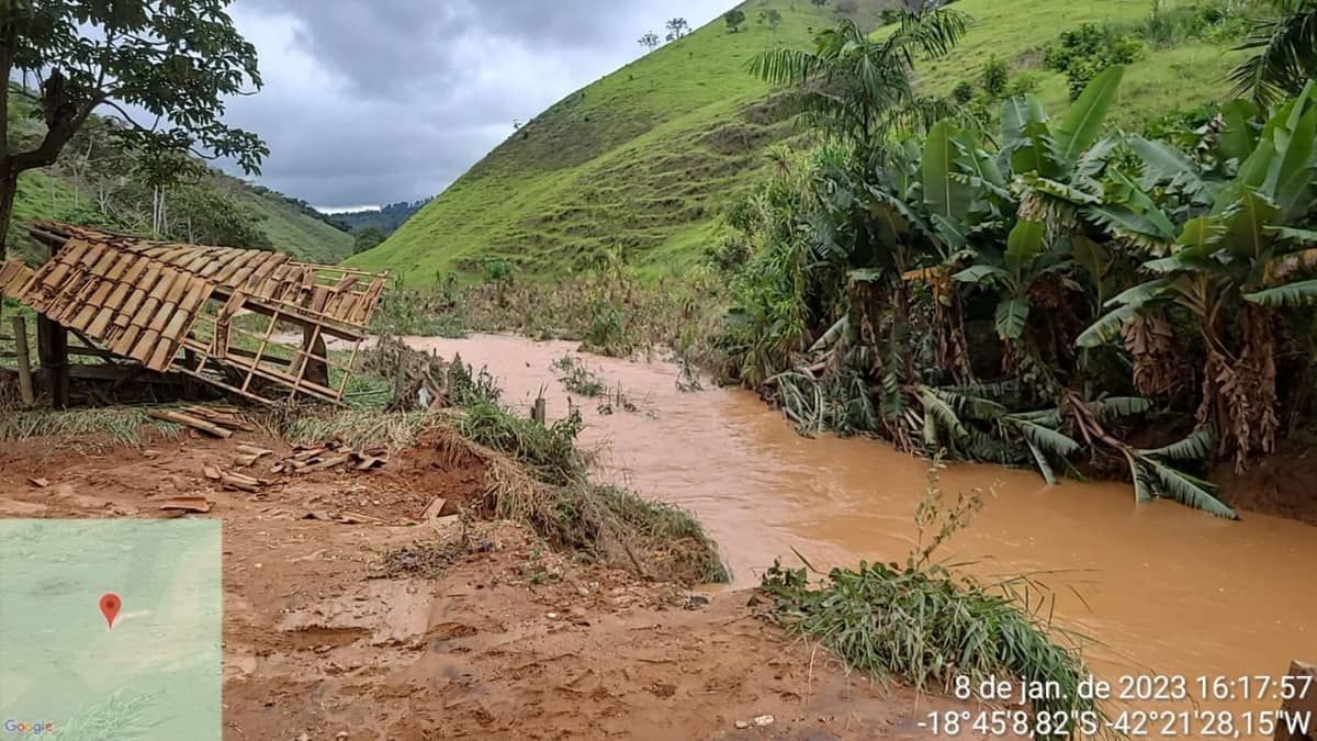 Cerca de 300 pessoas ficam ilhadas, em Sardoá, em Minas 