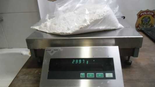 Ao todo, foram apreendidos 11 kg de cocaína com 3 passageiros