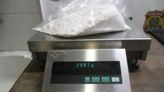 Ao todo, foram apreendidos 11 kg de cocaína com 3 passageiros