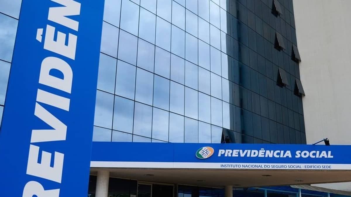 INSS: aposentados e pensionistas que recebem mais de um salário-mínimo começam a receber nesta quarta-feira (1º); veja calendário