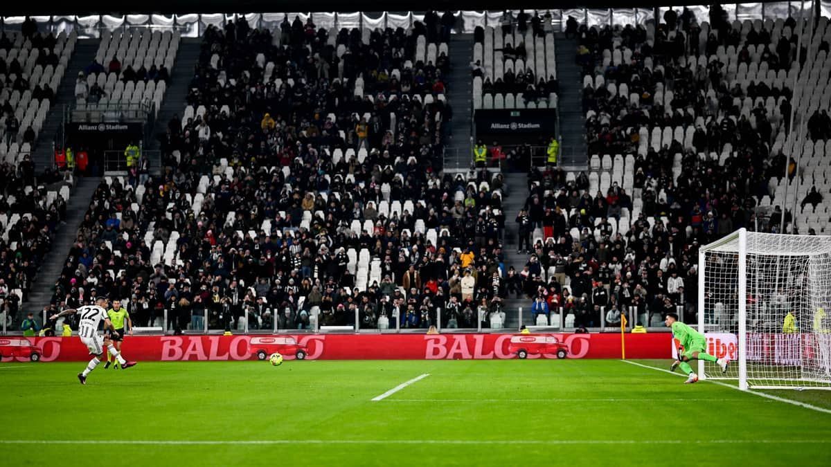 Torcedores da Juventus são punidos por saudação fascista e racismo