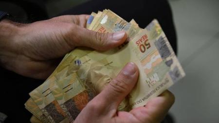 Ao todo são 6,1 milhões de contribuintes que recebem R$ 7,5 bilhões