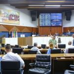Base vê trocas em comissões da Câmara como articulação por assinaturas contra portaria do reajuste