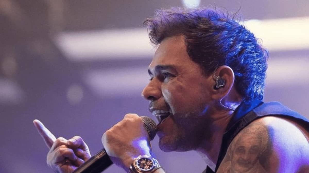 Zezé Di Camargo tem rede social invadida após prefeitura cancelar show do cantor