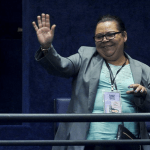 Conheça a trajetória de Aparecida Ferreira, primeira repórter correspondente da Itatiaia em Brasília