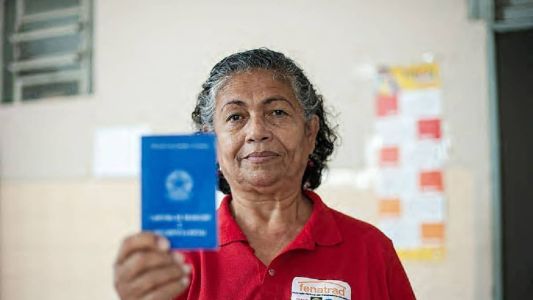 Apenas 35,5% das empregadas domésticas do país contribuem para o INSS