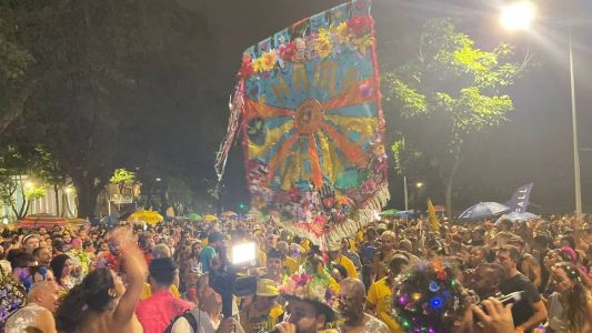 Apenas a faixa da direita está interditada na avenida Afonso Pena