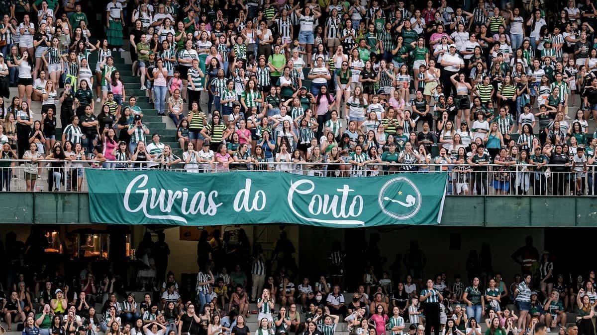 Festa delas: só com mulheres e crianças no Couto Pereira, Coritiba vence na estreia do Paranaense