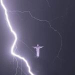 Foto “Poder Divino”, que mostra o Cristo Redentor em meio a raios é finalista de prêmio internacional 