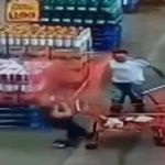 Vídeo: homem que jogou carrinho de compras em mulher tem histórico de violência doméstica