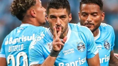 Apesar do pênalti perdido, Suárez marcou em vitória do Grêmio