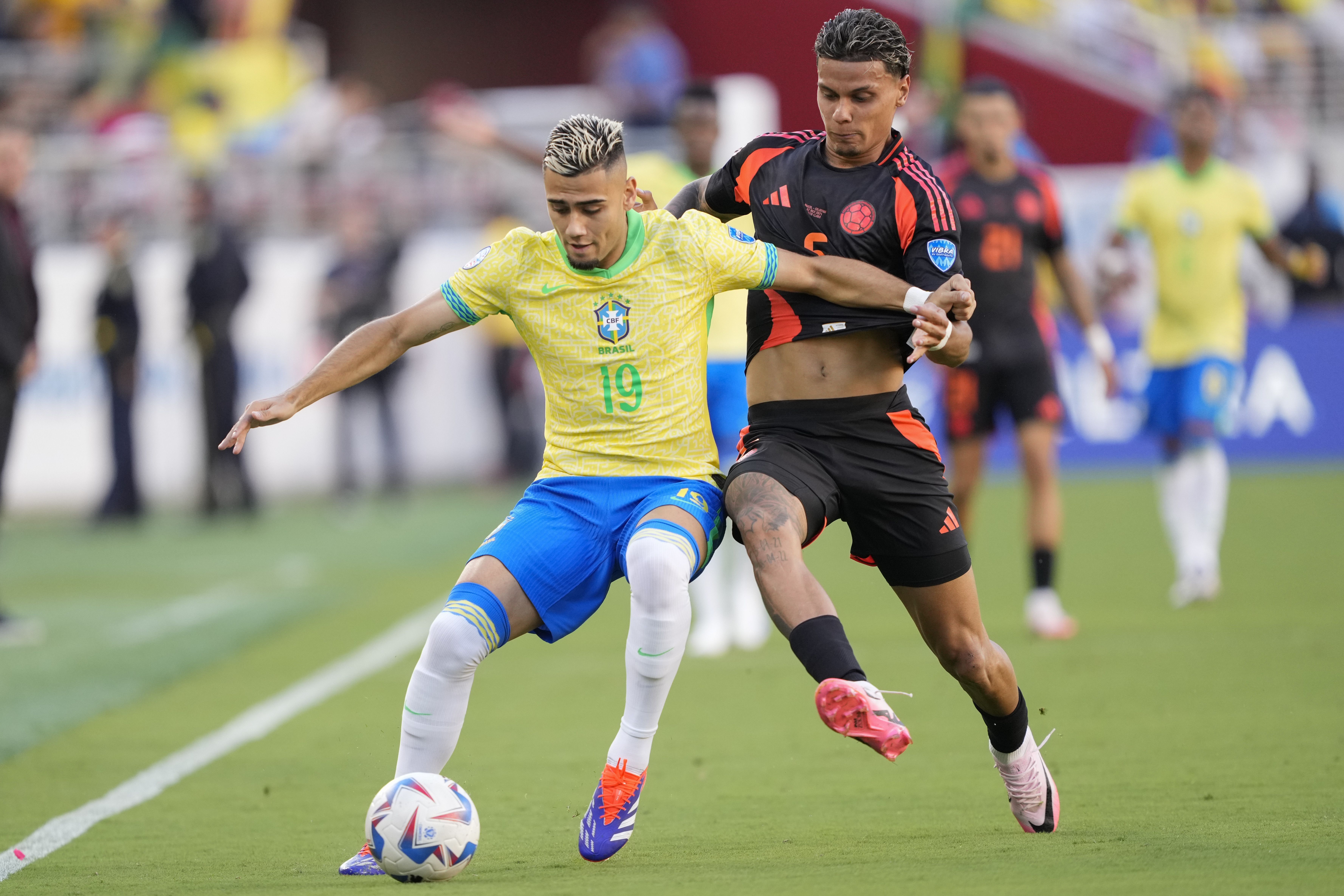 Brasil empata com a Colômbia, fica em segundo do grupo e terá clássico na Copa América